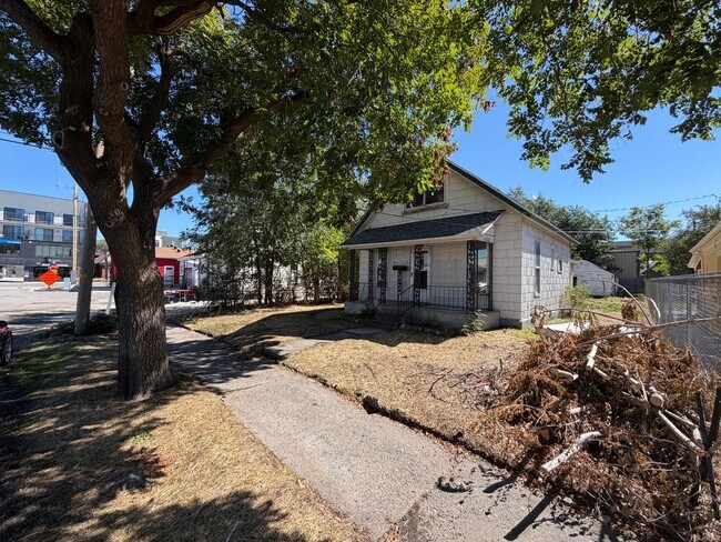 Building Photo - 319 W American Ave