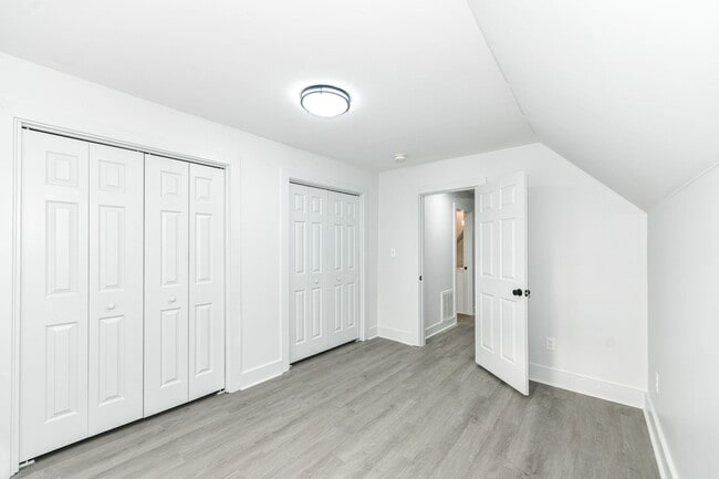 Building Photo - 942 W 27th St