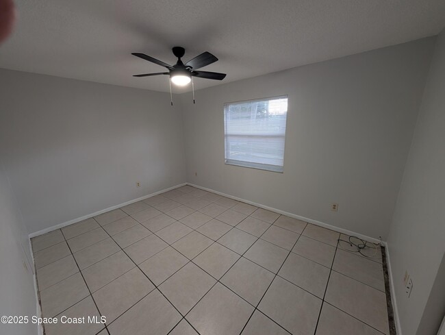 Building Photo - 322 Country Ln Dr