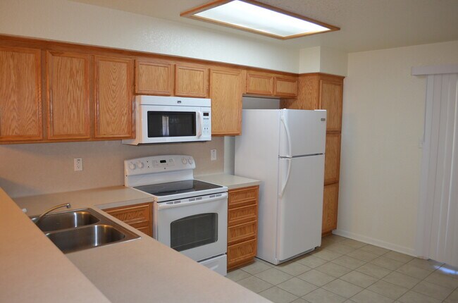 Building Photo - 914 Crymes Ln