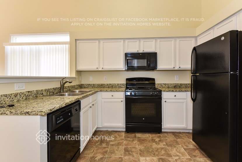 Building Photo - 631 Edward Dr