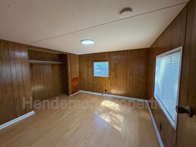 Building Photo - 733 Indian Hill Rd
