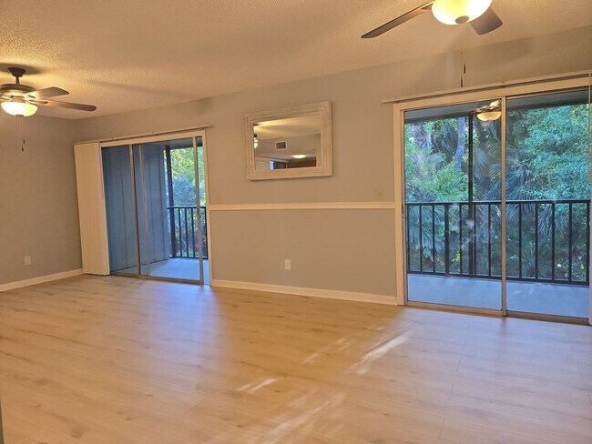 Building Photo - 160 Live Oak Woods Ct