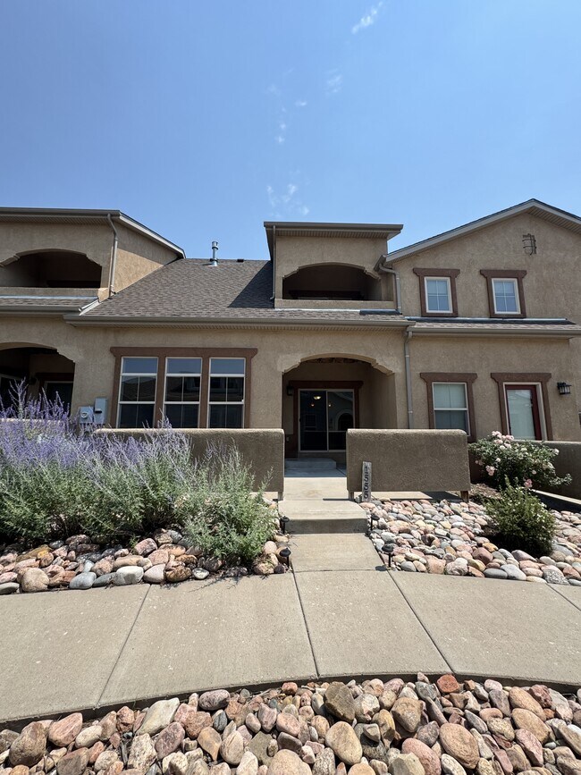 Building Photo - 1555 Promontory Bluff View