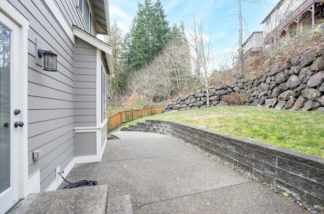 Building Photo - 1749 Skyline Ridge Ln SW