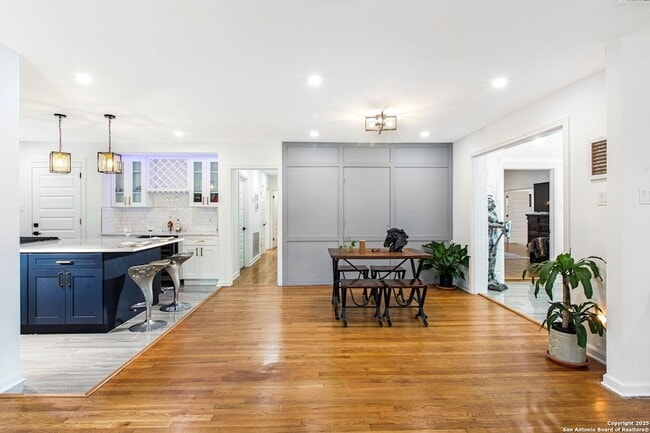 Building Photo - 423 College Blvd