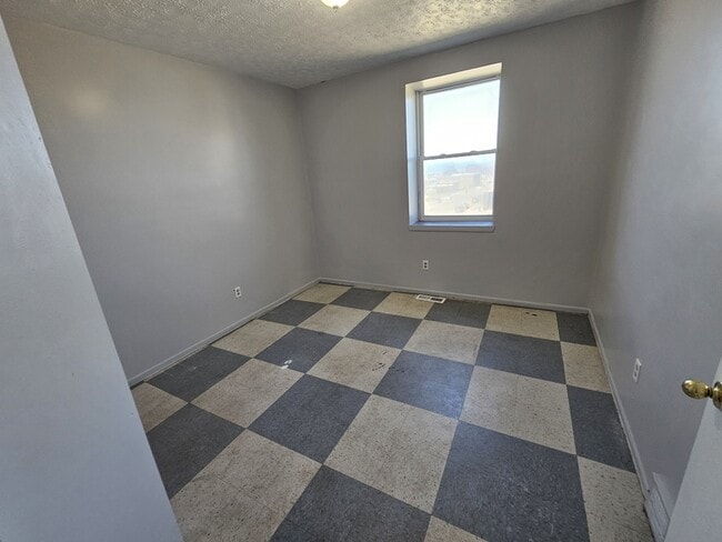 Building Photo - 3009 Pearl Ave