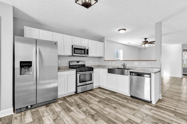 Building Photo - 7505 Hemrich Dr