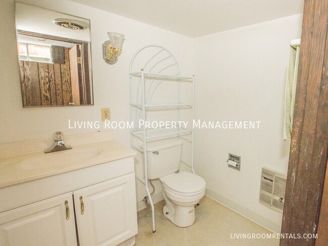 Building Photo - 3740 SE Tibbetts St