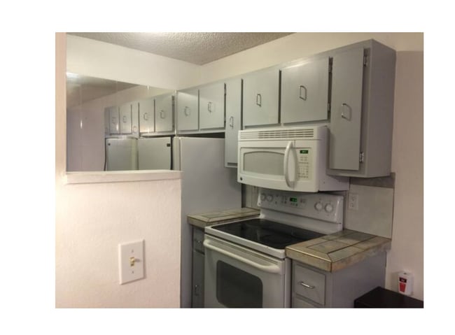 Kitchen South - 3120 Corona Trl