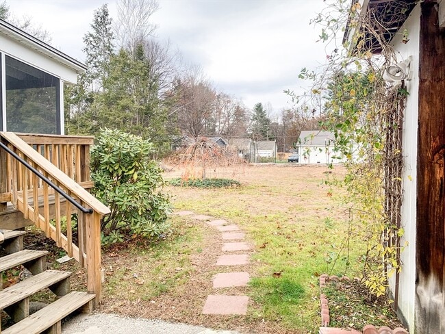 Building Photo - 227 Green River Rd