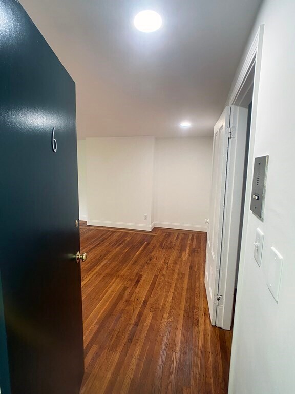 Building Photo - 107 Charles St