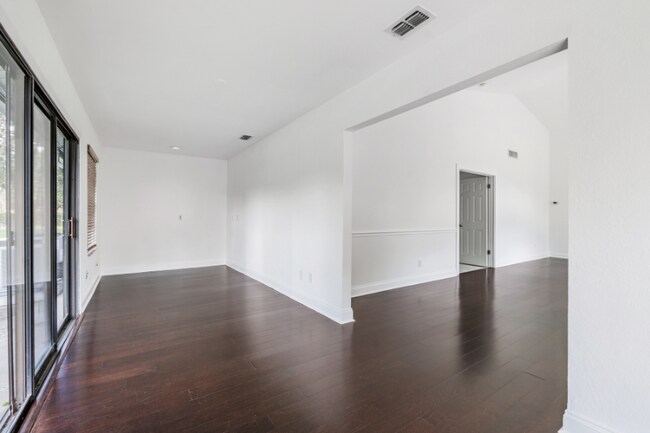 Building Photo - 4283 Brentwood Park Cir