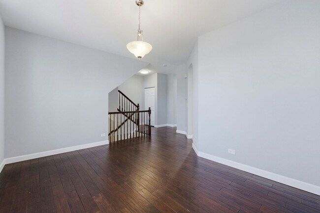 Building Photo - 218 Goldenrod Dr