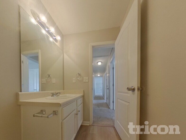 Building Photo - 162 Whetstone Way