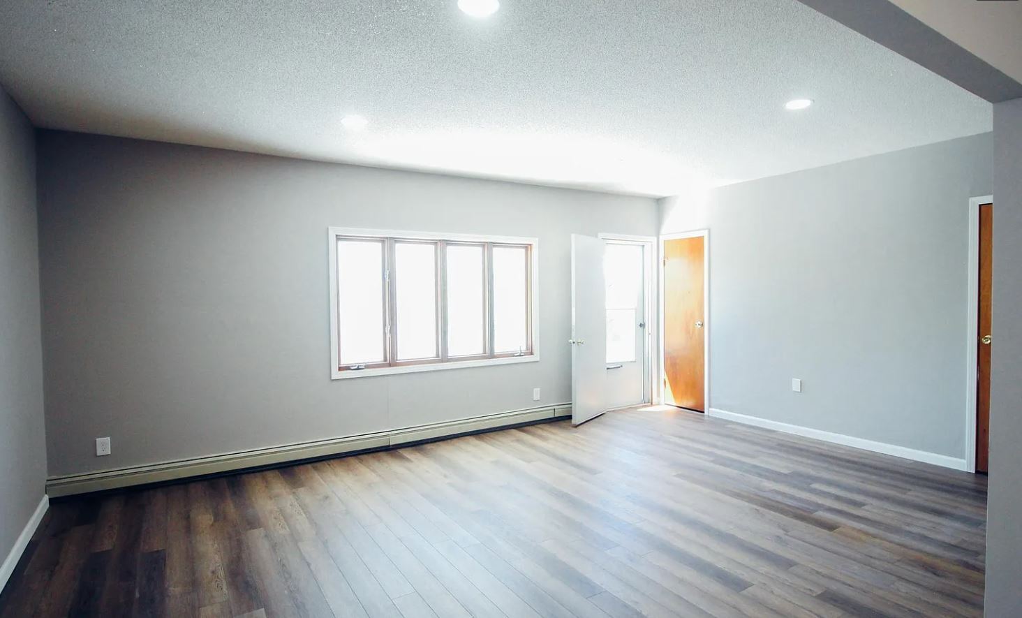 Living room with access to front deck - 532 Tacoma Ave