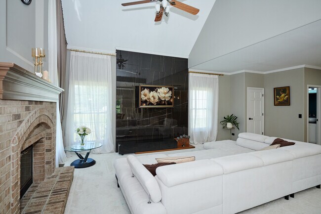 Building Photo - 26300 W Chatham Dr