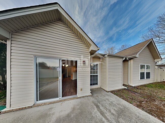 Building Photo - 432 Creekside Ln