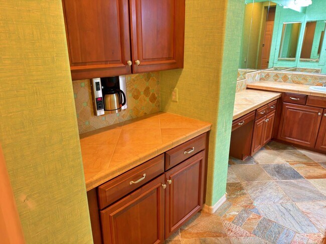 Building Photo - 737 E Charlevoix Ave