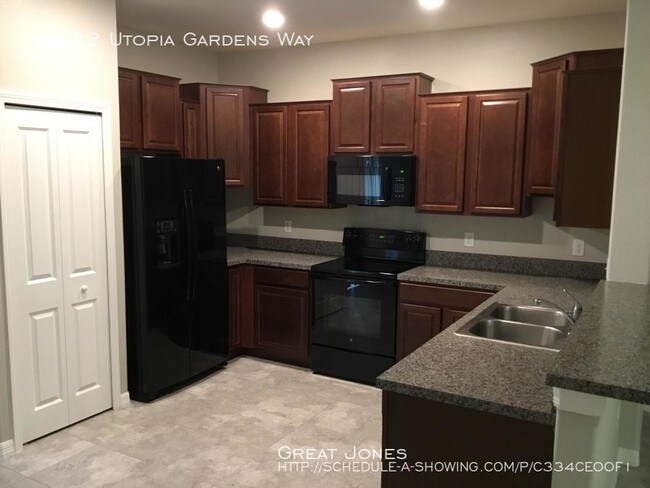 Building Photo - 12922 Utopia Gardens Way