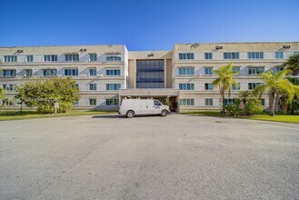 Building Photo - 14840 Naranja Lakes Blvd