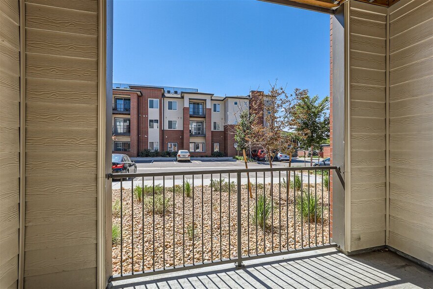 Building Photo - 981 S Sable Blvd