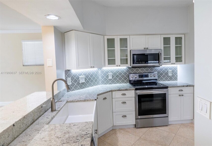 Building Photo - 3255 NE 184th St