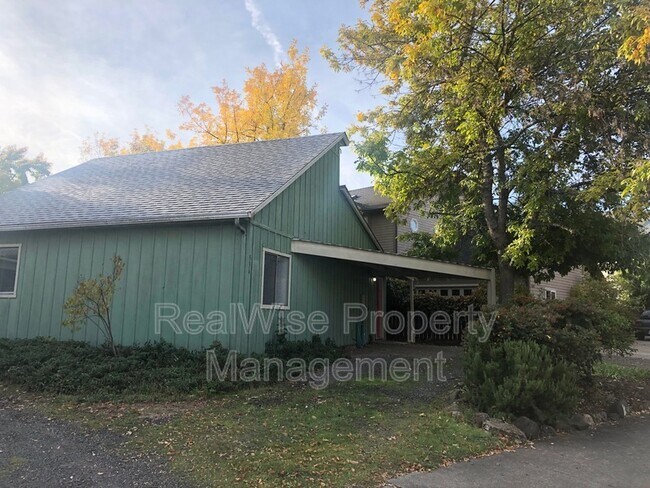 Primary Photo - 536 Tulipan Way