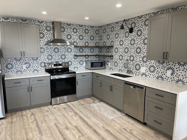 Building Photo - NEW ON MARKET