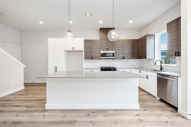 Building Photo - 317 Charlock St