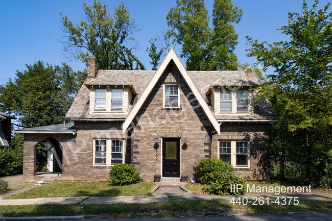 Primary Photo - Charming Tudor-Style Home for Rent in Clev...