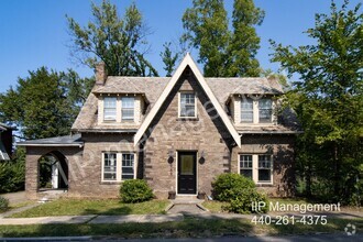 Building Photo - Charming Tudor-Style Home for Rent in Clev...