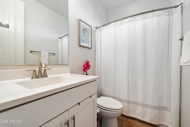 Building Photo - 4050 S Thistle Dr