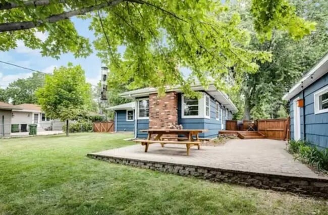 Building Photo - Beautiful 4BR 2BA Rambler in Roseville