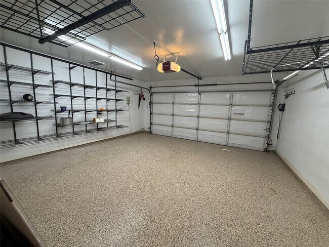 Building Photo - 822 Hidden Valley Dr