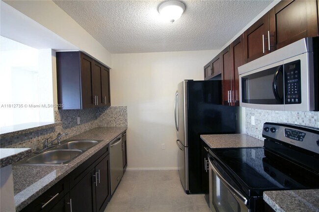 Building Photo - 10371 SW 150th Pl