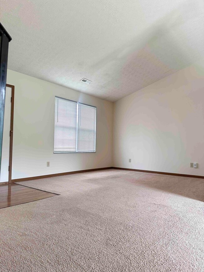 Building Photo - 7947 Schoolside Dr