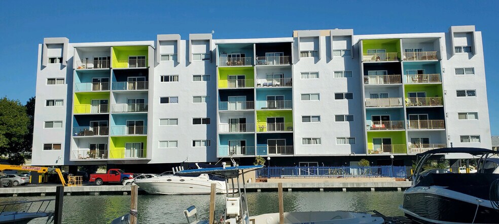 Building Photo - Marina View