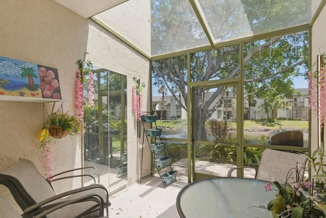 Building Photo - 6075 Glendale Dr