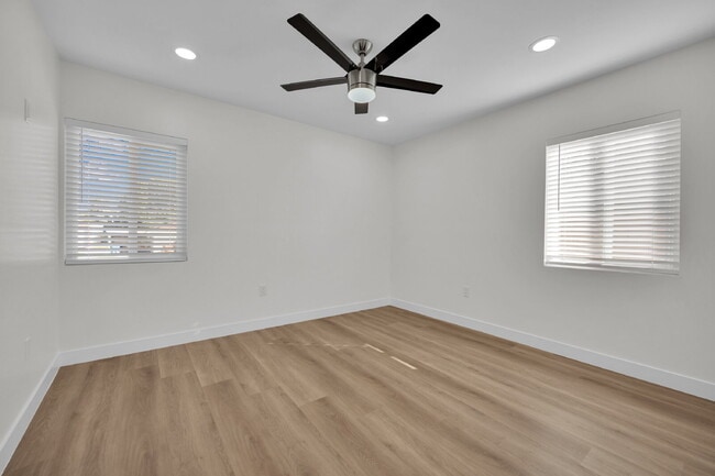Building Photo - SIGN YOUR LEASE BY 12.31.25 AND RECEIVE THE FIRST 2 WEEKS RENT FREE!! Beautifully updated 3-bedro...