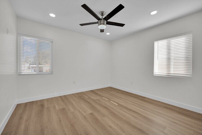Building Photo - SIGN YOUR LEASE BY 1.31.26 AND RECEIVE THE FIRST 2 WEEKS RENT FREE!! Beautifully updated 3-bedroo...
