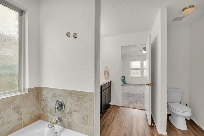 Building Photo - 119 Esparza Dr