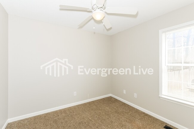 Building Photo - 2621 National Woods Dr