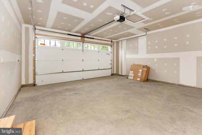 Building Photo - 6705 Ridgecrest Rd
