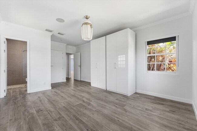 Building Photo - 8934 Emerson Ave