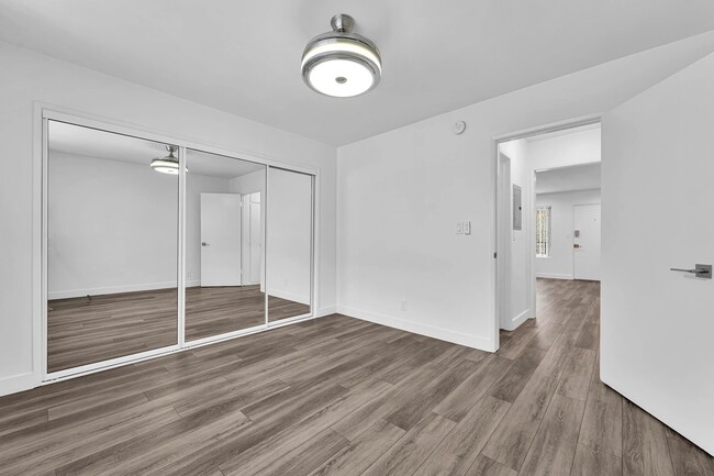 Building Photo - 925 W 30th St