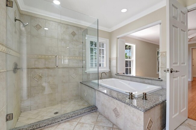 Building Photo - 4610 Pine Tree Dr