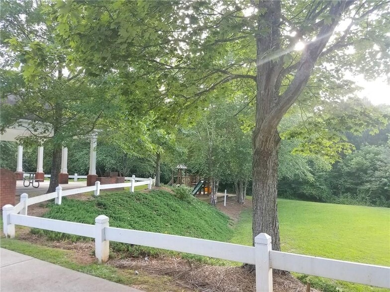Building Photo - 2680 Hampton Park Dr