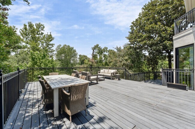 Building Photo - 7 Marilane St