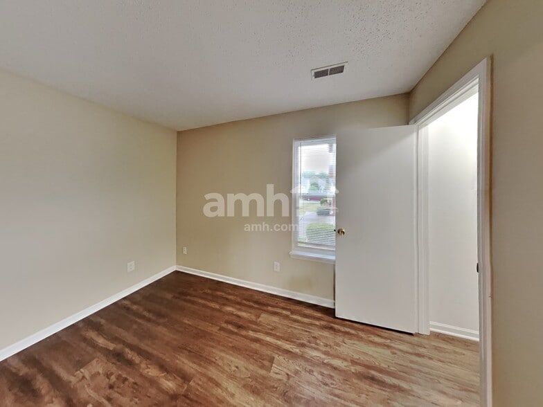 Building Photo - 414 Polaris Dr